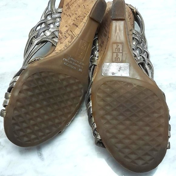 Aerosoles Metallic Wedge Sandals Size 6 - Picture 4 of 8
